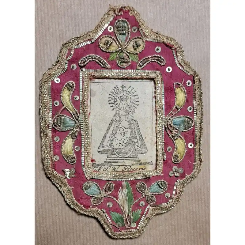 Nuestra señora del Rosario. Cartela o relicario bordado en hilo de oro S. XVIII Stock Limitado