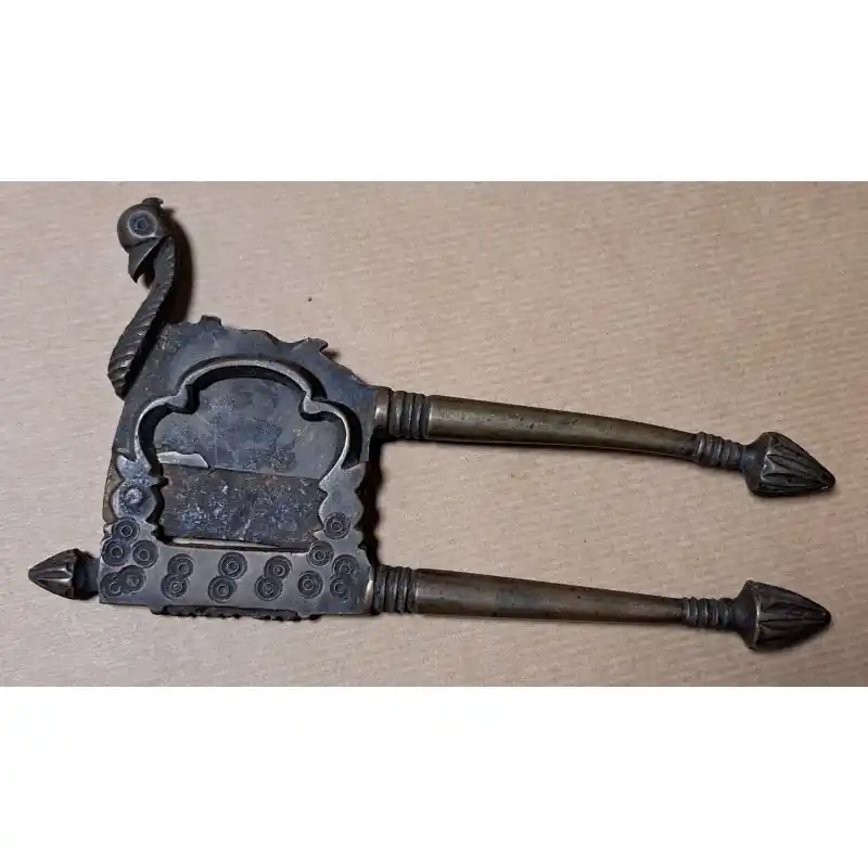 Antiguo cortador de Nuez de Betel, principios del siglo XX Edición Limitada